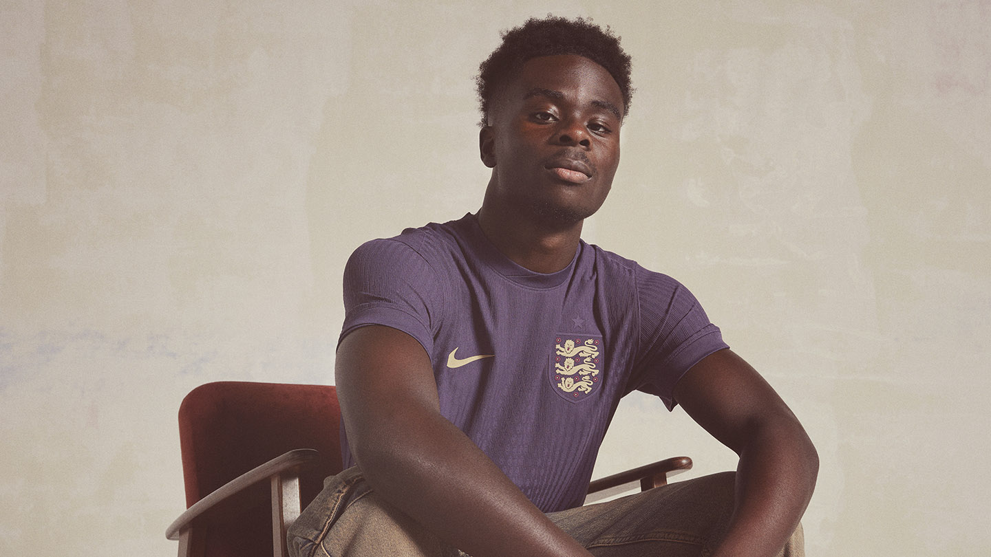Bukayo Saka in the new England away kit
