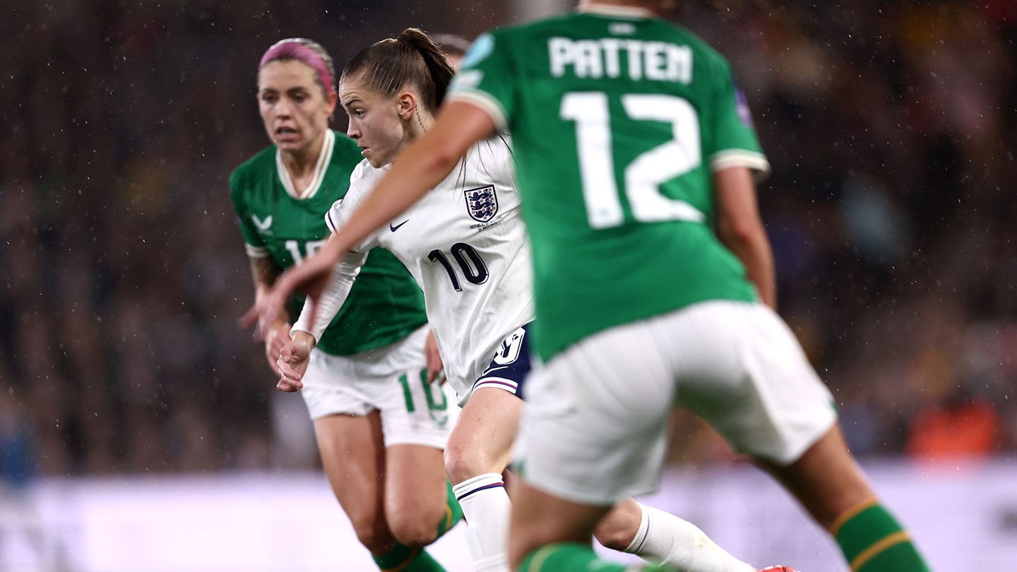 Jessica Park of England runs with the ball during the UEFA Women's EURO 2025 qualifying match between England and Republic of Ireland at Carrow Road